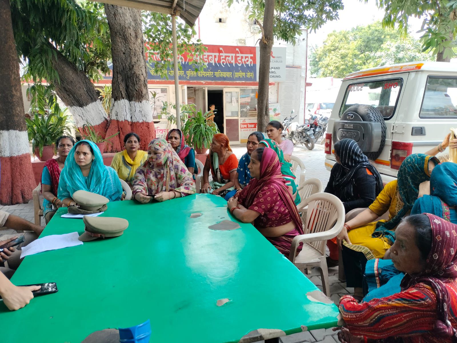 शराब पीकर हंगामा करने वालों पर कार्रवाई की मांग