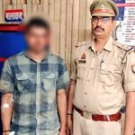 वाराणसी में सब्जी के रेट को लेकर विवाद के बाद PAC कांस्टेबल आशुतोष सिंह द्वारा सब्जी विक्रेता और उसकी पत्नी से मारपीट | Varanasi PAC constable assault vegetable vendor