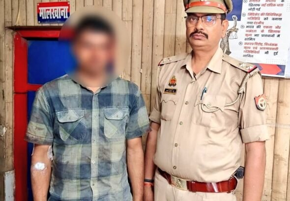 वाराणसी में सब्जी के रेट को लेकर विवाद के बाद PAC कांस्टेबल आशुतोष सिंह द्वारा सब्जी विक्रेता और उसकी पत्नी से मारपीट | Varanasi PAC constable assault vegetable vendor