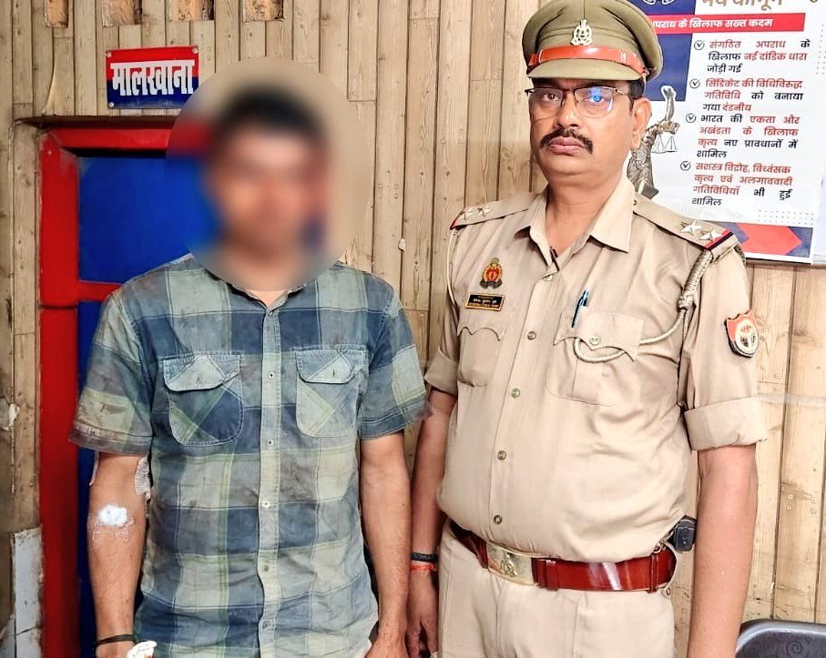 वाराणसी में सब्जी के रेट को लेकर विवाद के बाद PAC कांस्टेबल आशुतोष सिंह द्वारा सब्जी विक्रेता और उसकी पत्नी से मारपीट | Varanasi PAC constable assault vegetable vendor